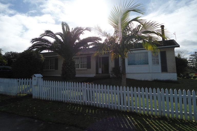 Photo of property in 24 Whiteacres Drive, Sunnyhills, Auckland, 2010