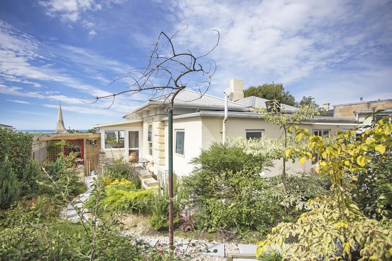Photo of property in 10a Wharfe Street, South Hill, Oamaru, 9400