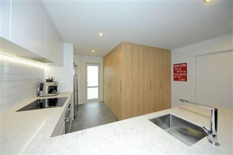 Photo of property in 216 Weston Road, St Albans, Christchurch, 8052