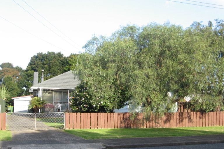 Photo of property in 10 Coles Place, Manurewa, Auckland, 2102