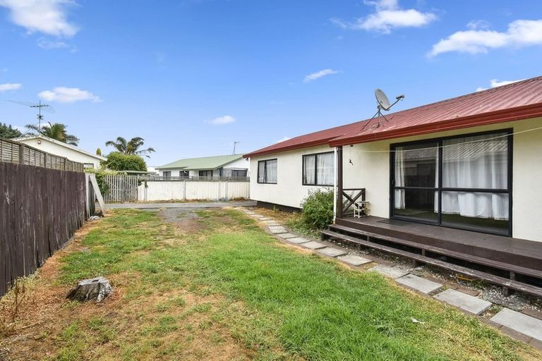Photo of property in 2/33 Aeronautic Road, Takanini, 2112