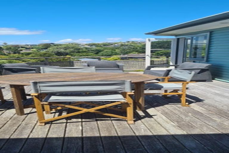 Photo of property in 14 Peter Terrace, Castor Bay, Auckland, 0620