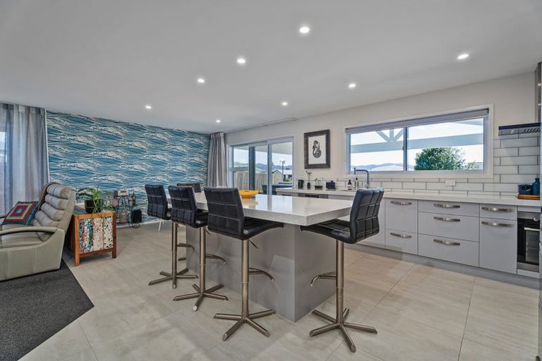Photo of property in 15 Whitby Avenue, Whitianga, 3510