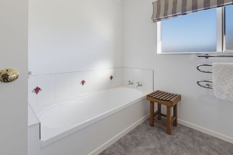 Photo of property in 7 Hoult Crescent, Monaco, Nelson, 7011
