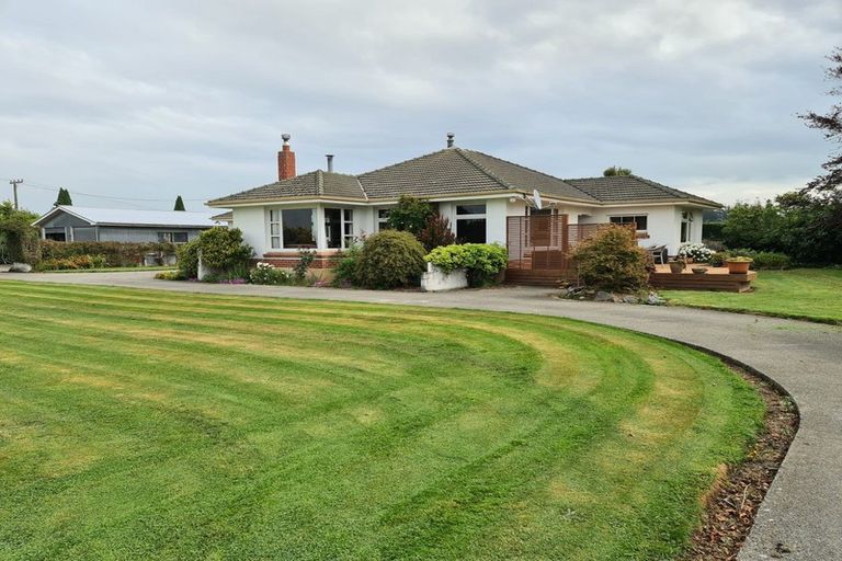 Photo of property in 1048 Lochiel-branxholme Road, Branxholme, Invercargill, 9874