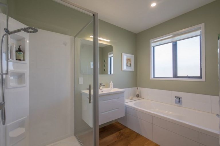 Photo of property in 20 Snowberry Street, Albert Town, Wanaka, 9305