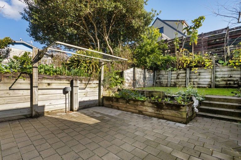 Photo of property in 20 Esmeralda Street, Welcome Bay, Tauranga, 3112