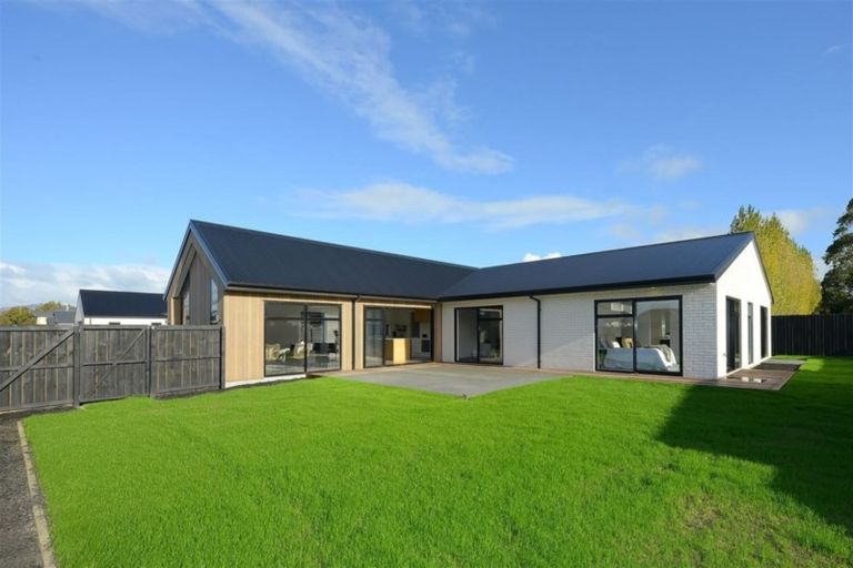 Photo of property in 10 Little Gem Road, Hornby, Christchurch, 8025