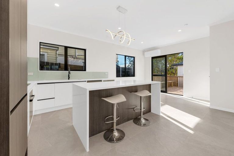 Photo of property in 76a Ennis Avenue, Pakuranga Heights, Auckland, 2010