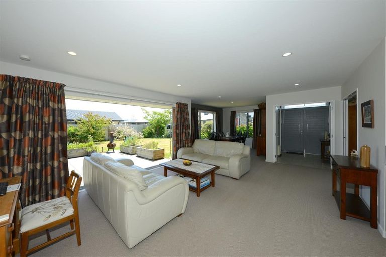 Photo of property in 10 Conie Glen Lane, Broomfield, Christchurch, 8042