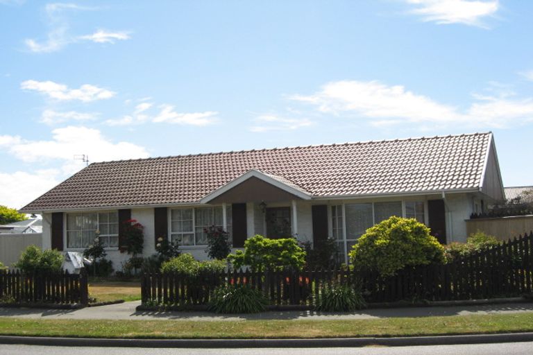 Photo of property in 7 Royal Park Drive, Parklands, Christchurch, 8083