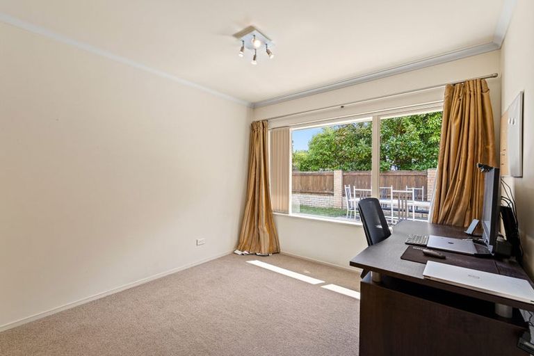 Photo of property in 1 Henridge Place, Avonhead, Christchurch, 8042