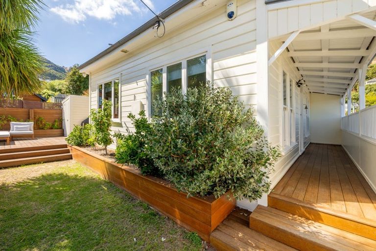 Photo of property in 4 Ripon Street, Lyttelton, 8082