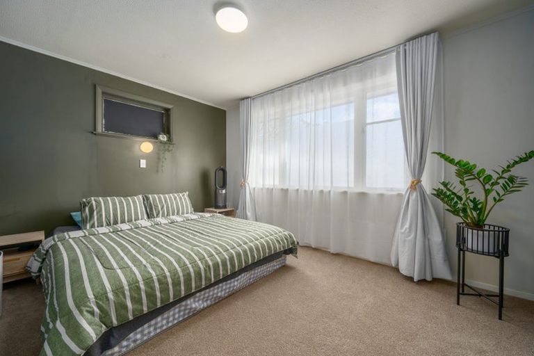 Photo of property in 73 Taylor Terrace, Tawa, Wellington, 5028