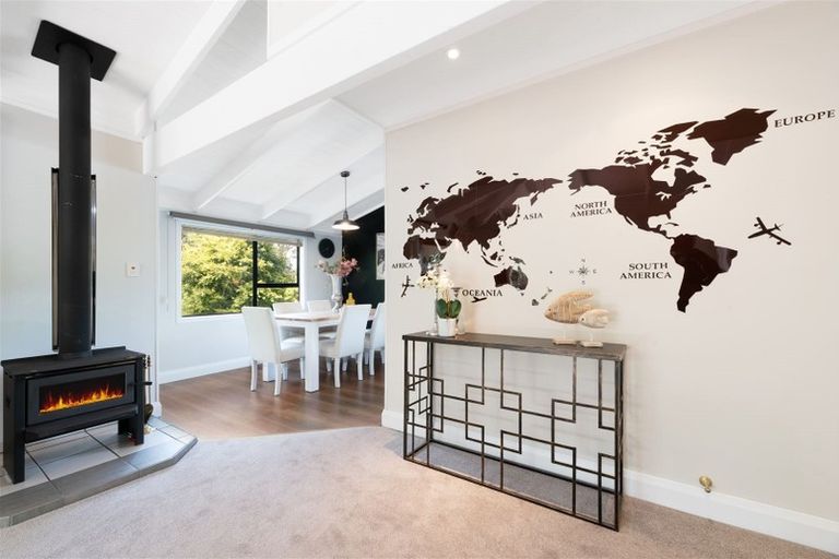 Photo of property in 8 Rhinevale Close, Henderson, Auckland, 0612