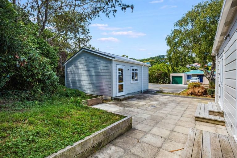 Photo of property in 9 Airlie Road, Plimmerton, Porirua, 5026