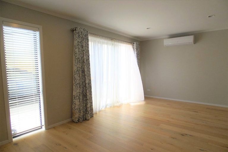 Photo of property in 213 Hobsonville Point Road, Hobsonville, Auckland, 0616