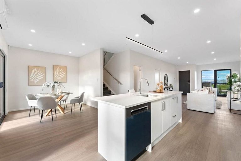 Photo of property in 65 Picnic Point Road, Hobsonville, 0616