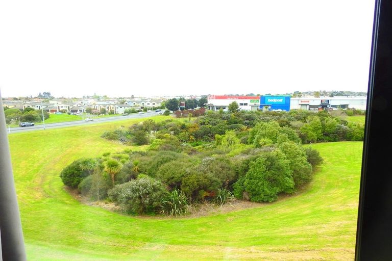 Photo of property in 4/47a Huntington Drive, Huntington Park, Auckland, 2013