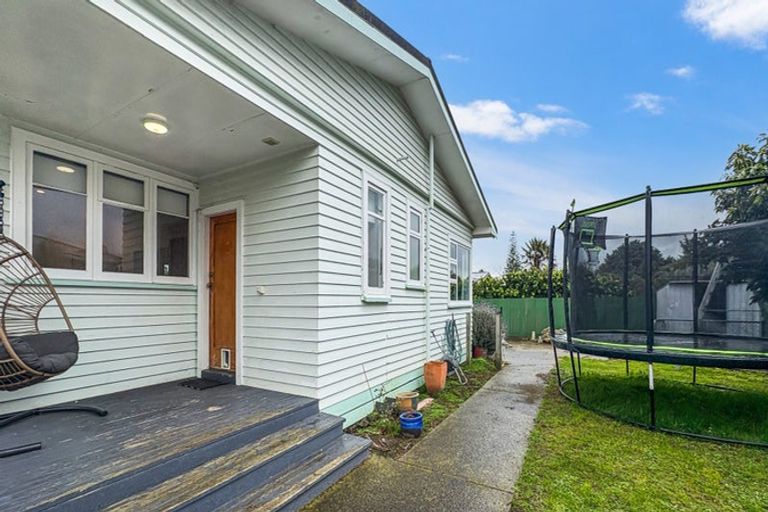 Photo of property in 38 Kirk Street, Otaki, 5512
