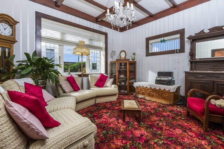 Photo of property in 904a East Coast Road, Northcross, Auckland, 0630