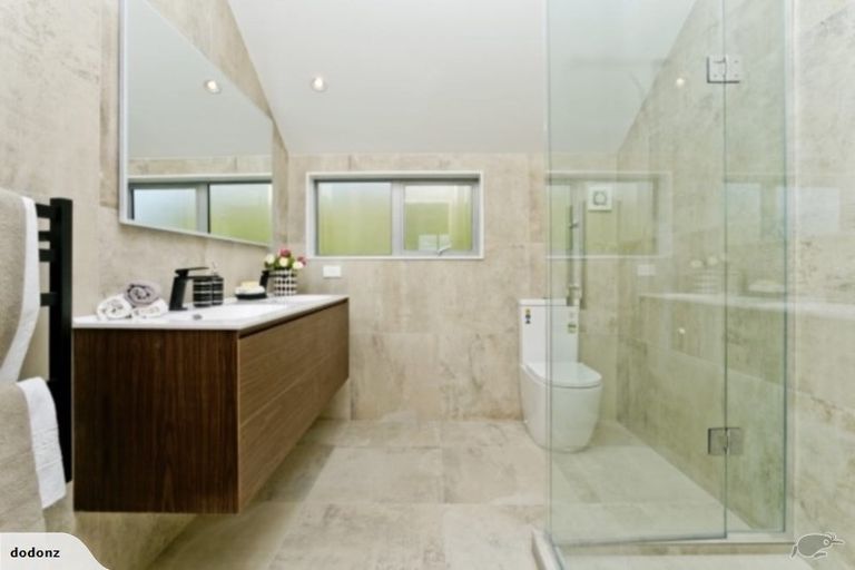 Photo of property in 356b East Coast Road, Sunnynook, Auckland, 0630