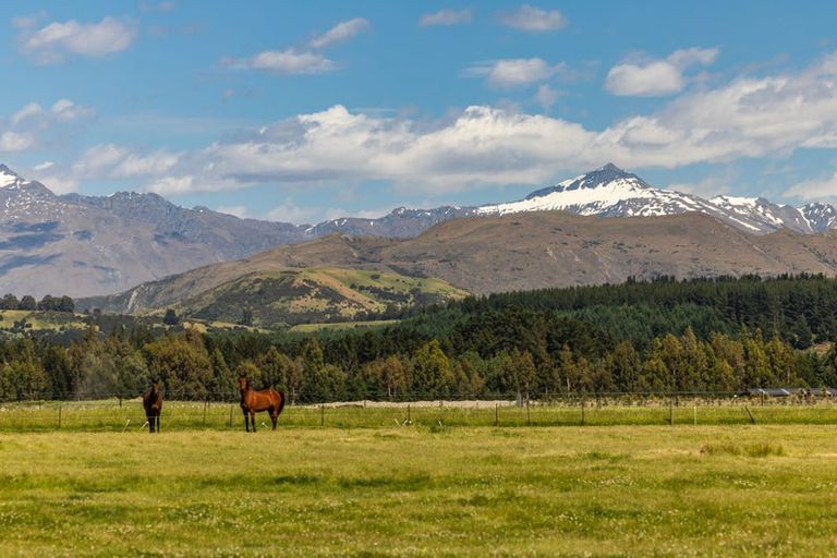 Photo of property in 24 Lachlan Avenue, Hawea Flat, Lake Hawea, 9382