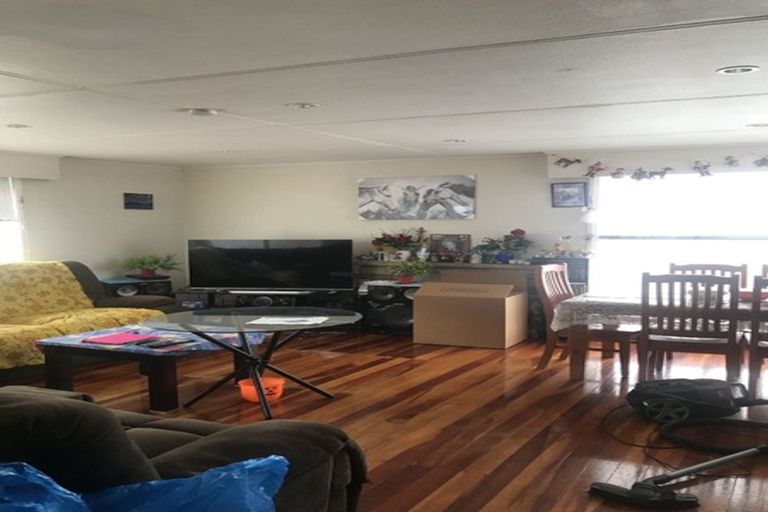 Photo of property in 17 Price Crescent, Mount Wellington, Auckland, 1060