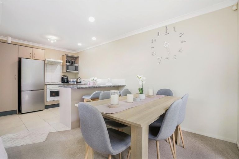 Photo of property in 12 Mediterranean Way, Goodwood Heights, Auckland, 2105