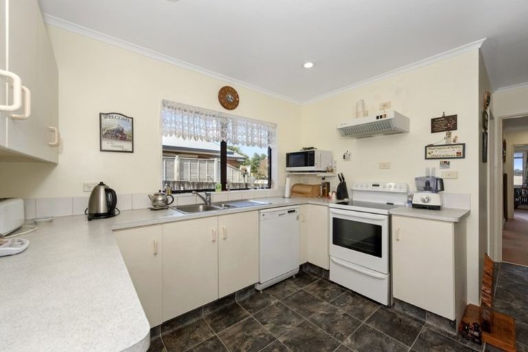 Photo of property in 7 Silhouette Way, Western Heights, Hamilton, 3200