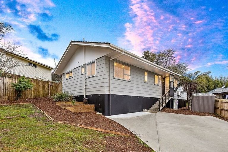 Photo of property in 3 Shale Avenue, Massey, Auckland, 0614