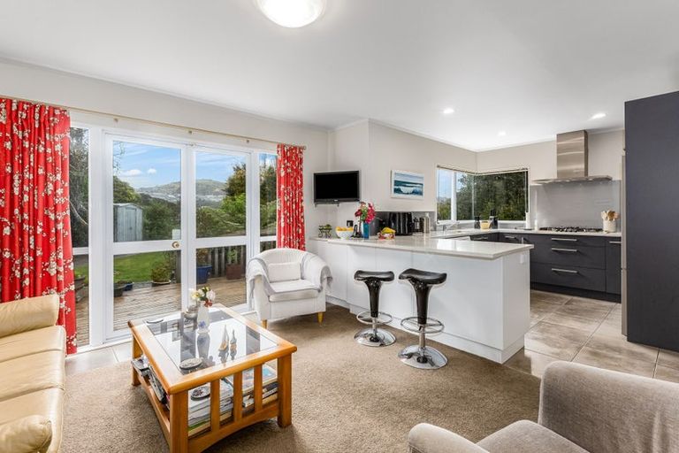 Photo of property in 21 Saunders Close, Whitby, Porirua, 5024