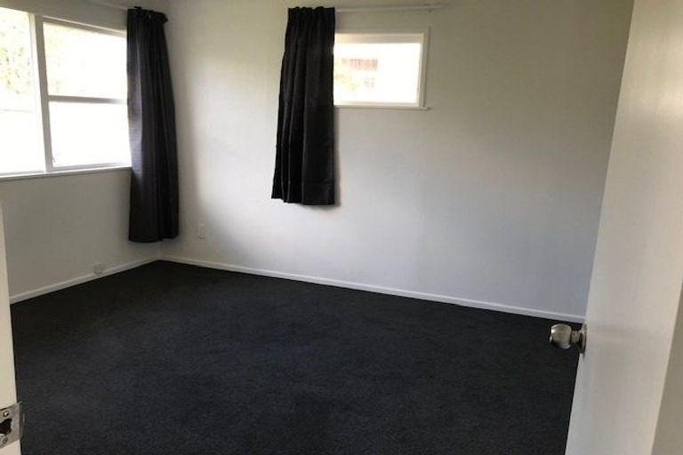 Photo of property in 10 Barnfield Place, Glendene, Auckland, 0602