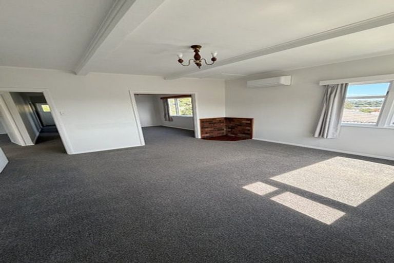 Photo of property in 35 Cavendish Square, Strathmore Park, Wellington, 6022