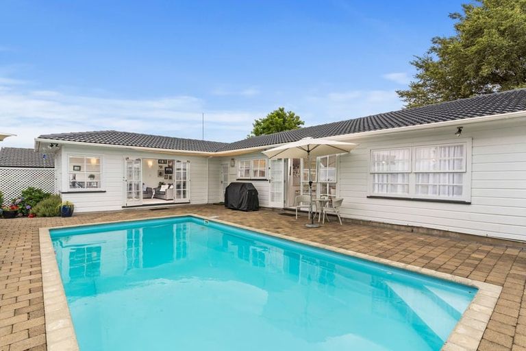 Photo of property in 85 Glenmore Road, Sunnyhills, Auckland, 2010