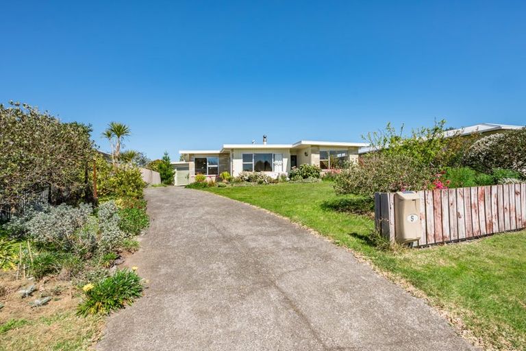 Photo of property in 5 Callender Terrace, Paraparaumu Beach, Paraparaumu, 5032