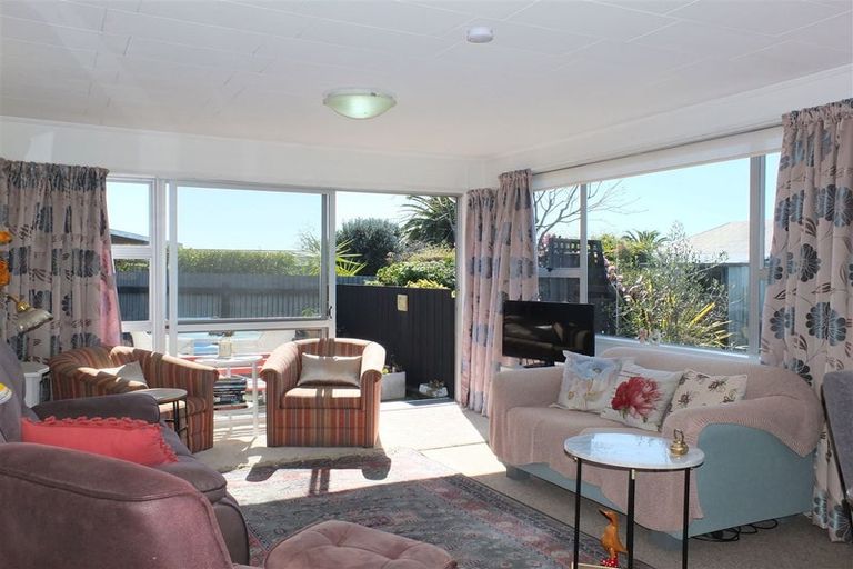 Photo of property in 2/21 Oxford Street, West End, Timaru, 7910