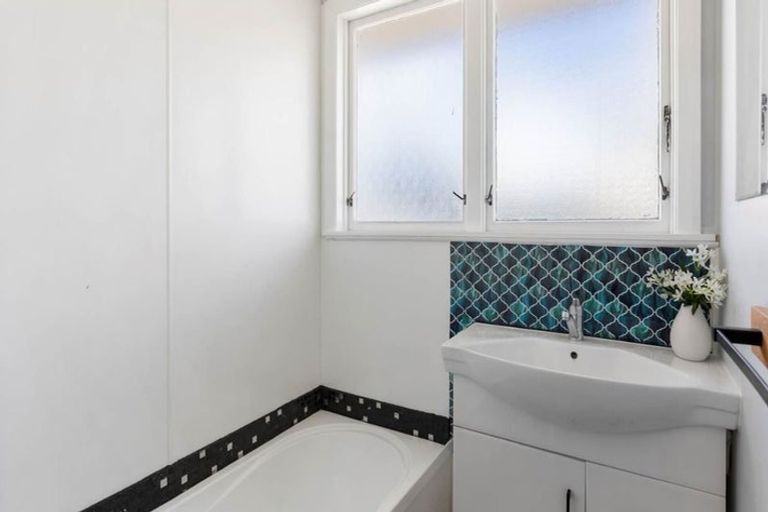 Photo of property in 24 Windmill Road, Pukekohe, 2120