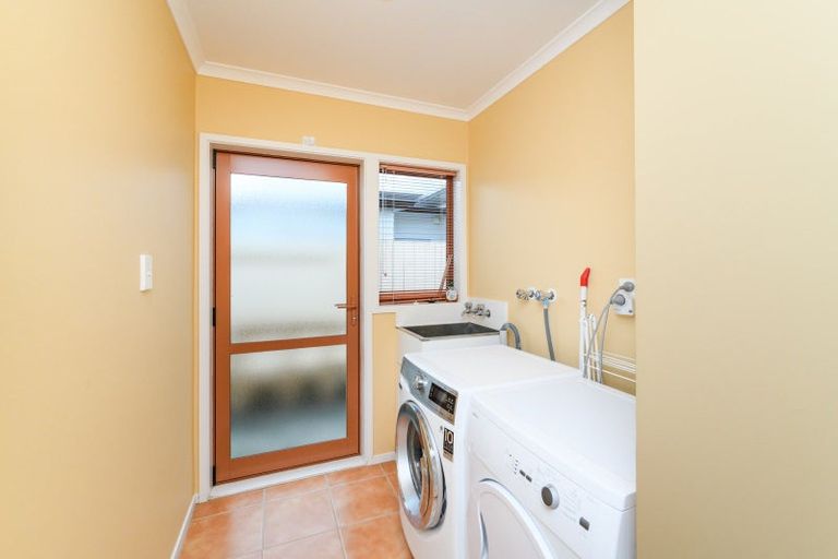 Photo of property in 12 Silkwood Place, Fitzherbert, Palmerston North, 4410