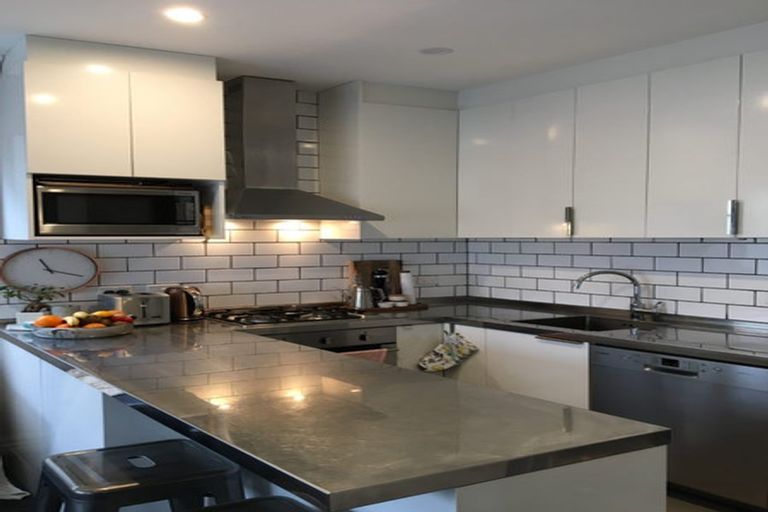 Photo of property in 122 Rongotai Road, Kilbirnie, Wellington, 6022