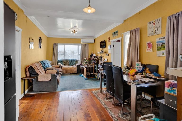 Photo of property in 5 Turuturu Road, Hawera, 4610