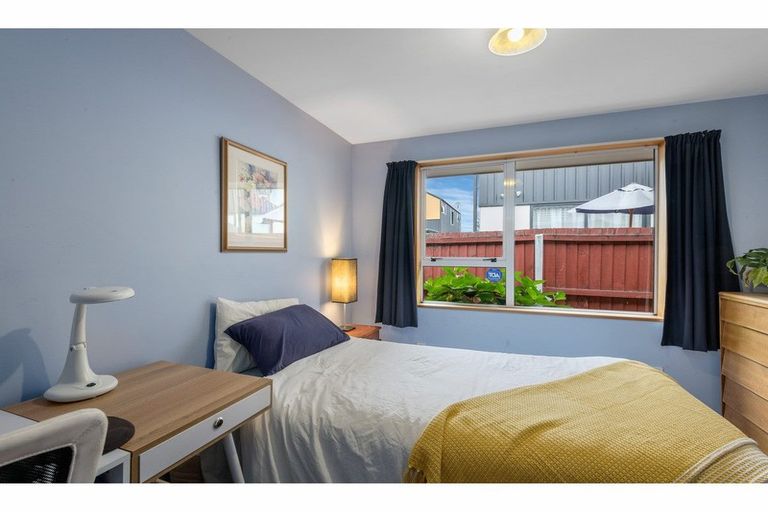 Photo of property in 2/5 Broadbent Street, Riccarton, Christchurch, 8041