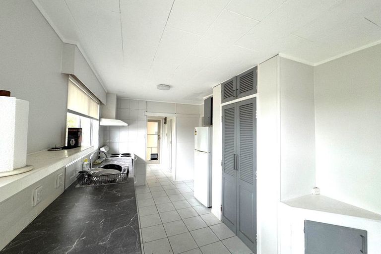 Photo of property in 1/14 Waari Avenue, Sunnyvale, Auckland, 0612