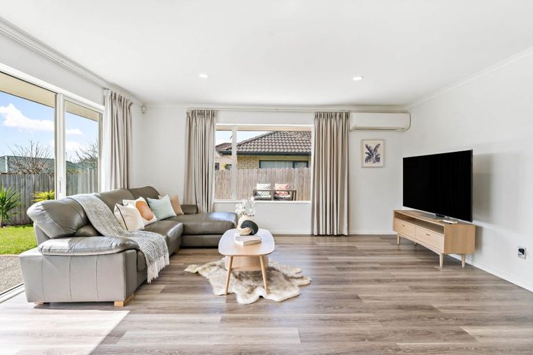 Photo of property in 8 Belcoo Crescent, East Tamaki, Auckland, 2013