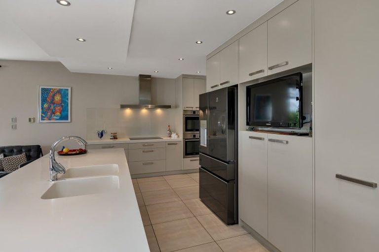 Photo of property in 12 Rauiri Drive, One Tree Point, 0118