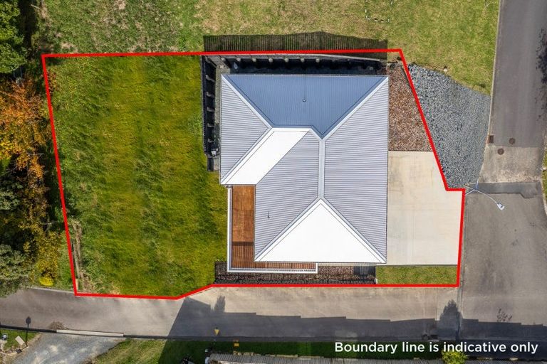 Photo of property in 11 Botany Lane, Whitby, Porirua, 5024