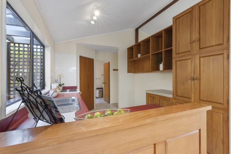 Photo of property in 487a Beach Road, Murrays Bay, Auckland, 0630