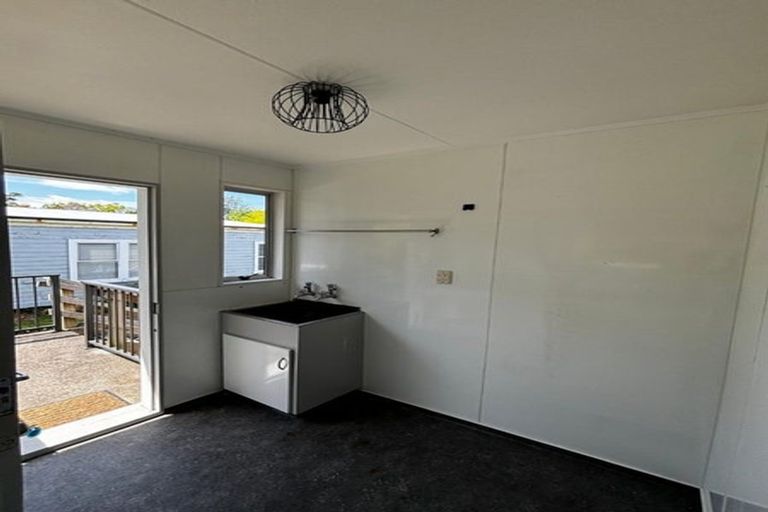 Photo of property in 31 Cumberland Street, Merrilands, New Plymouth, 4312