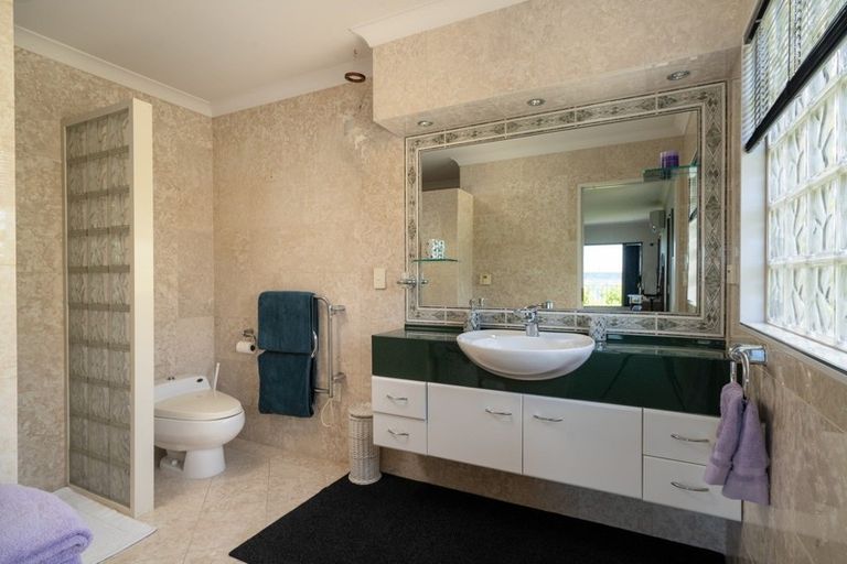 Photo of property in 166 Lake Terrace, Hilltop, Taupo, 3330