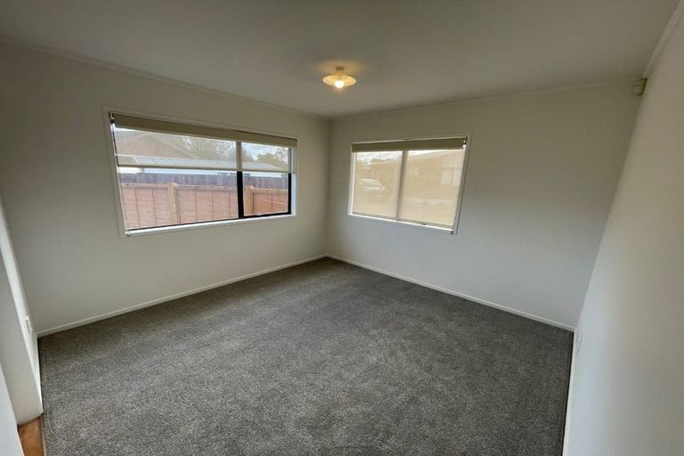 Photo of property in 15 Lyren Place, Half Moon Bay, Auckland, 2012